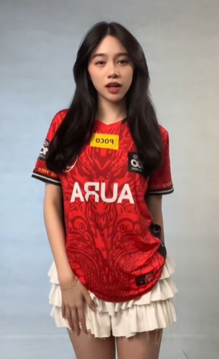 Aura Lyraa b