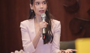 Sabrina Chairunnisa c